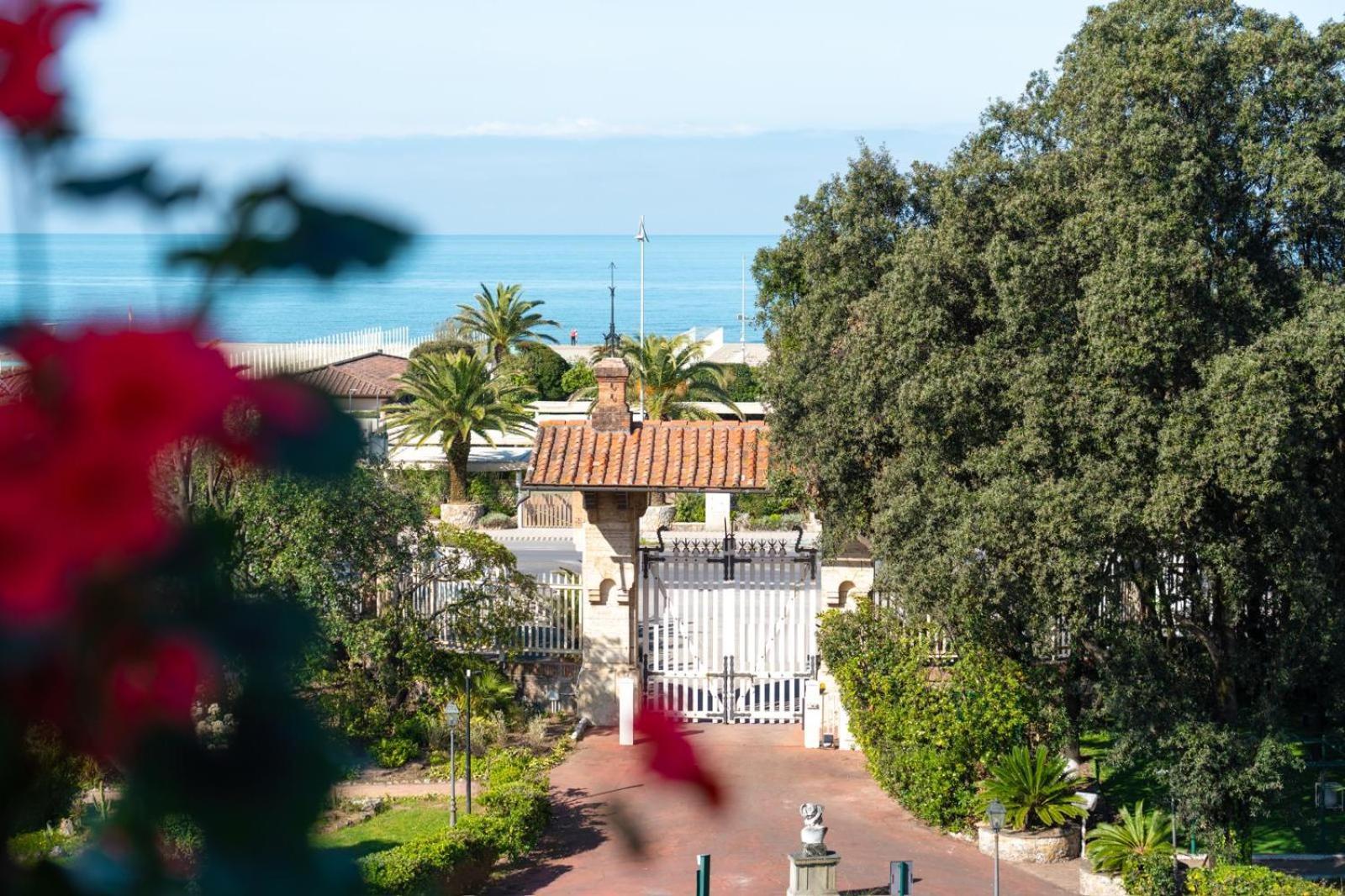 Park Hotel Villa Ariston Lido di Camaiore Exteriör bild